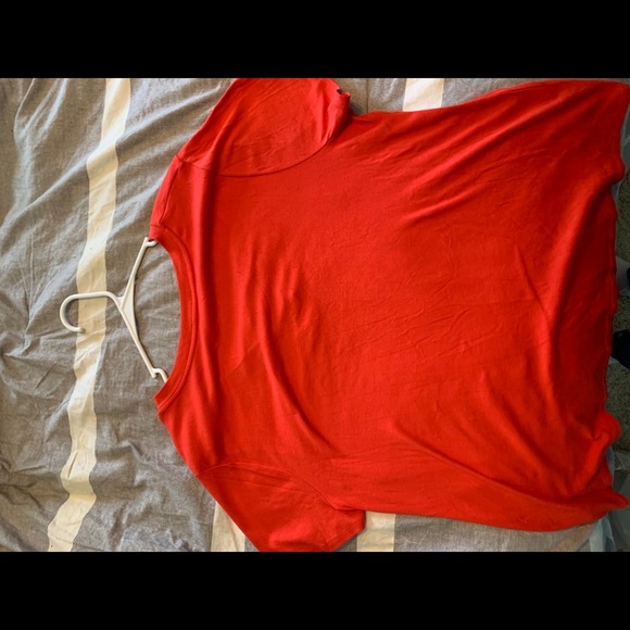 Red tasseled t-shirt - Picture 3 of 4